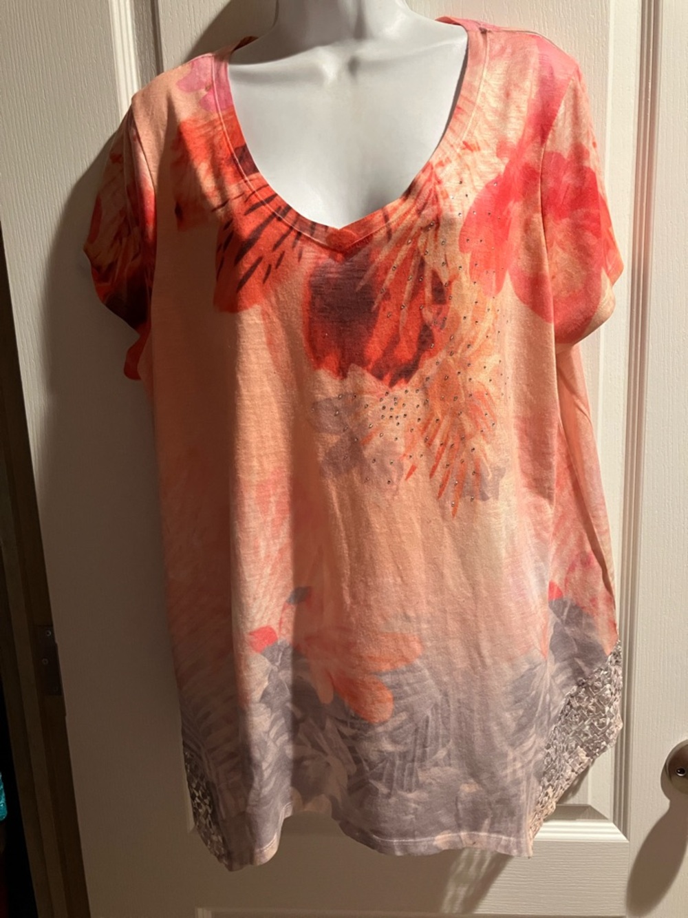 Time and Tru Peach Floral V-Neck Tunic with Coral Accents